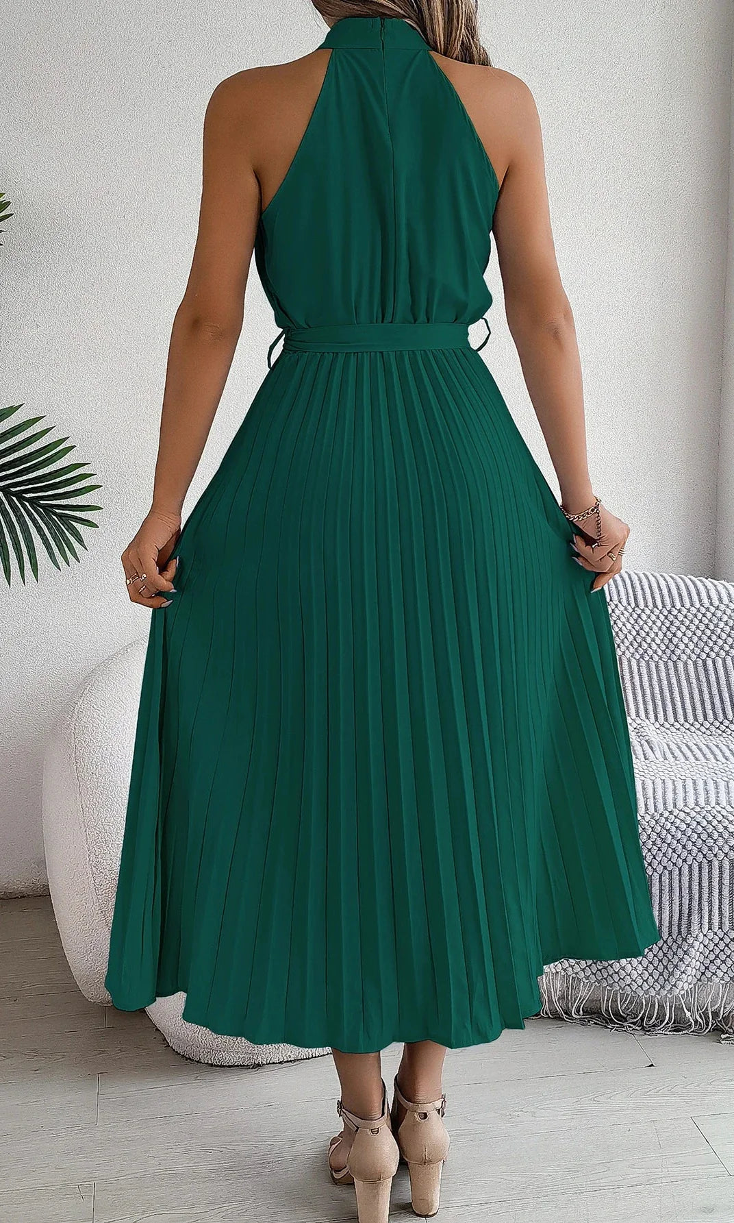 Vestido midi con pliegues y cuello alto AR720