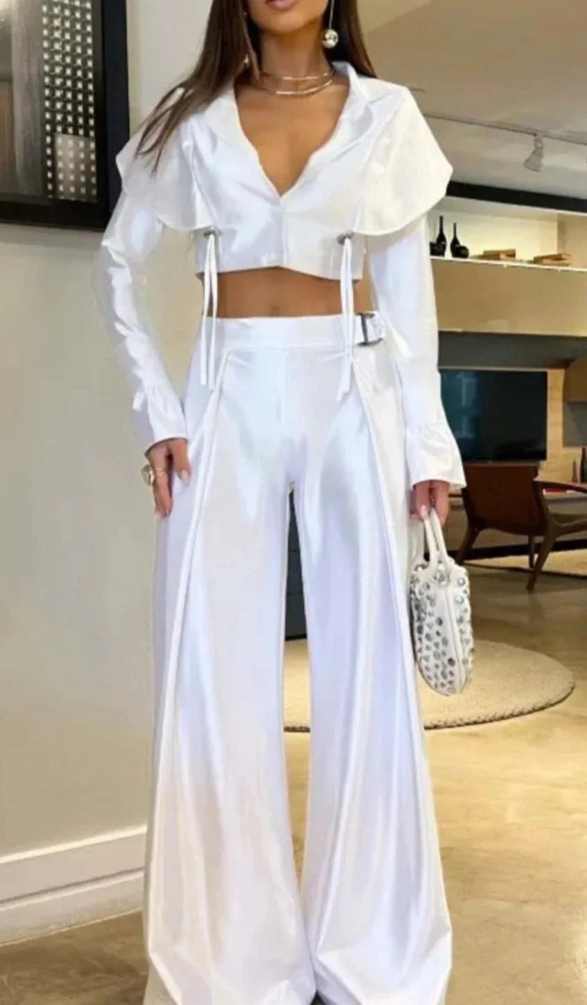 Conjunto de pantalón con cinturón y top corto con volantes AR430