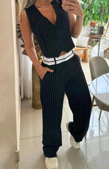 Conjunto negro rayas verticales pantalón con cintura blanca y chaleco AR446